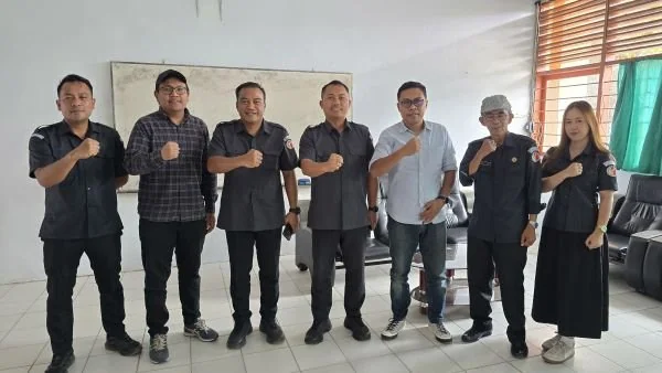 Badan Pengawas Pemilihan Umum Kabupaten Toraja Utara terus memperkuat komitmen untuk mendorong pendidikan demokrasi sejak dini melalui pelaksanaan Pemilihan Ketua dan Wakil Ketua OSIS serentak (Dok: Ist)
