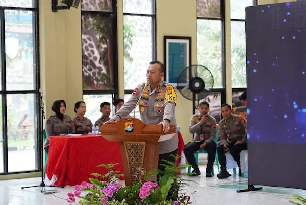 Kapolda Sulbar Irjen Pol Adang Ginanjar saat menyampaikan paparan (dok:Ist)