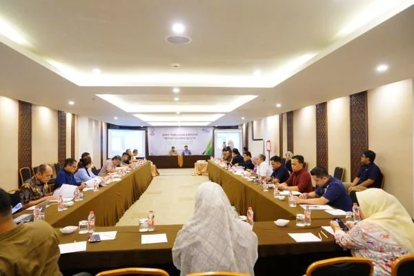 Rapat Finalisasi Perlindungan Jamsostek DPRD Sulsel dipimpin oleh Irfan AB selaku Ketua Pansus dan dihadiri oleh beberapa Anggota Pansus lainnya (Dok: ist).