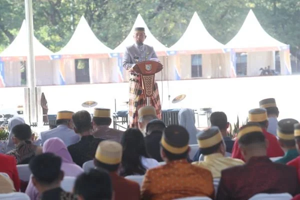Pjs Wali Kota Makassar, Andi Arwin Azis dalam perayaan HUT Ke-417 Kota Makassar, di Lapangan Karebosi (Dok : Ist).