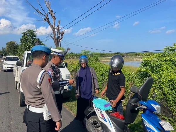 Penindakan pengguna jalan yang melanggar oleh Polres Kepulauan Selayar (Dok: Ist).
