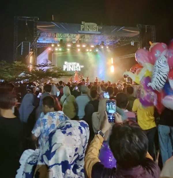 Pantai Merpati Saat pagelaran Festival Phinisi(Fitri Ani KabarMakassar)