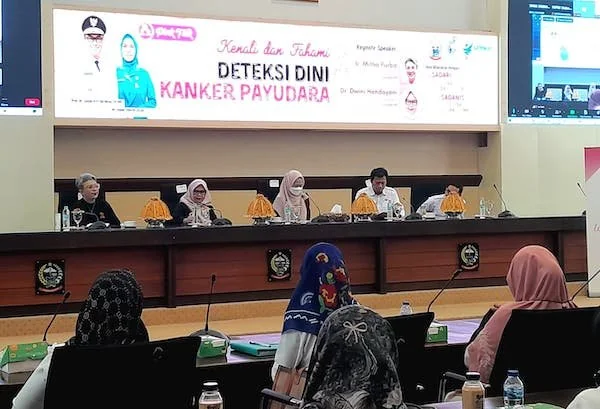 Pj Ketua TP PKK Sulsel, Ninuk Triyanti dan Kepala Dinas Kesehatan Sulsel, Ishaq Iskandar di Kantor Gubernur (Dok: Nofi KabarMakassar)