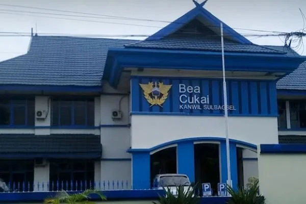 Bea Cukai (Dok : Int).