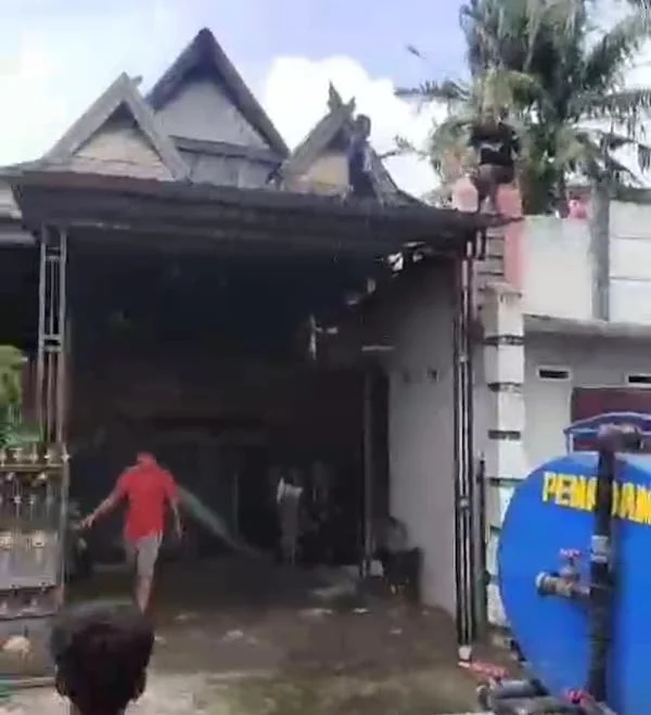 Peristiwa kebakaran nyaris menghanguskan satu rumah warga di lingkungan Bontocinde, Kelurahan Bontotangnga, Kecamatan Tamalatea, Kabupaten Jeneponto, Sulsel.