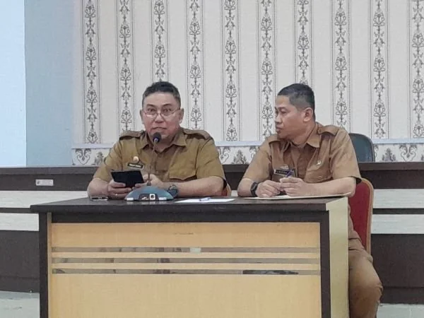 Kepala Dinsos Sulsel, Abdul Malik Faisal di Kantor Dinsos Sulsel pada Selasa (06/08) (Dok: Nofi KabarMakassar).