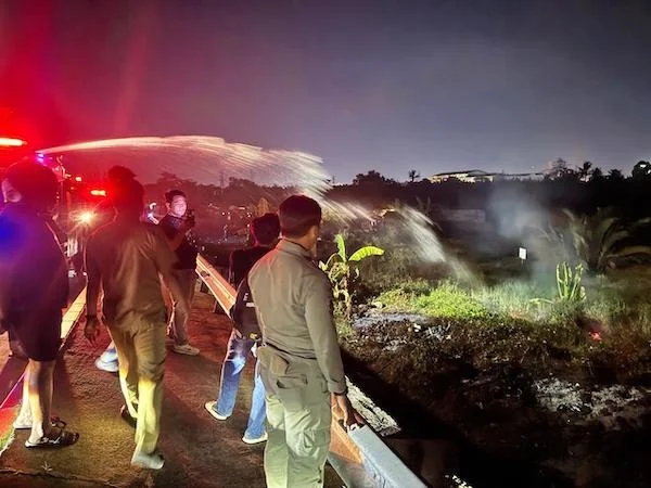 Suasana Pemandangan Sampah Terbakar di Alam Leimena (Dok: Ist).