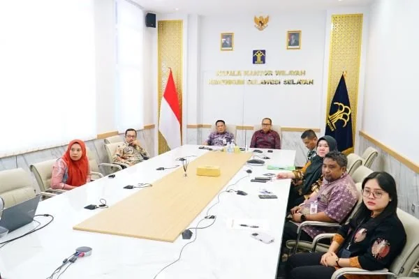 Koordinasi Layanan Grasi dengan Instansi Terkait dalam Rangka Diseminasi Permenkumham Nomor 26 Tahun 2023 tentang Layanan Grasi Berbasis Elektronik, yang berlangsung virtual di Ruang Rapat Kepala Kantor Wilayah (Dok : Ist).