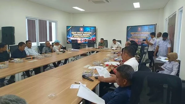 Suasana RDP DPRD kota Makassar Soal Polemik Seragam Gratis (Dok: KabarMakassar).