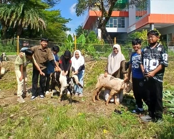 Sekolah Alam Bosowa mengadakan kunjungan edukatif ke Peternakan Kambing Al Gazali. (Dok: Ist)