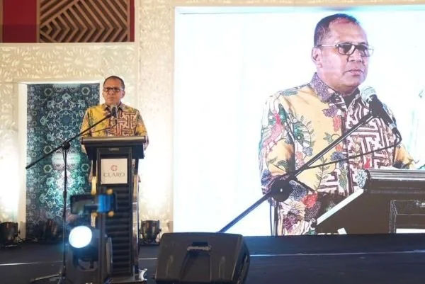 Wali Kota Makassar, Moh Ramdhan Pomanto dalam acara Halal Bihalal Keluarga Besar Alumni (KBA) SMPN 5 Makassar, Senin (15/4).