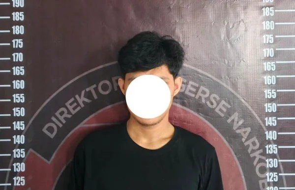 salah satu pelaku yang berhasil diamankan Ditnarkoba Polda Sulbar (dok:ist)