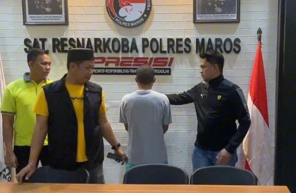 Pelaku pengedar sabu saat diamankan di Polres Maros (Dok: Ist)