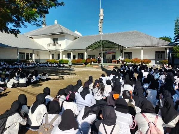 Penyuluhan yang dilakukan Ditresnarkoba Polda Sulbar di SMAN 1 Mamuju (Dok : Ist).