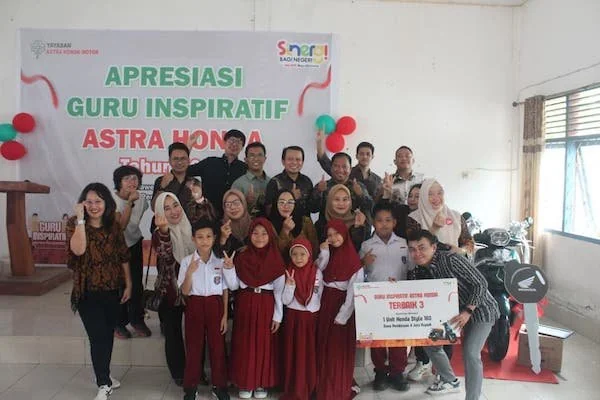 Asmo Sulsel dan Yayasan Astra Honda Motor berikan apresiasi kepada Guru Inspiratif Nasional asal Konawe (Dok: Ist)