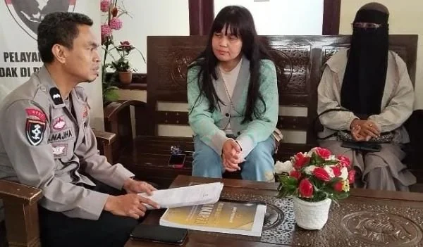 Korban didampingi kuasa hukumnya menyambangi Polres Takalar. (Dok: Ist)