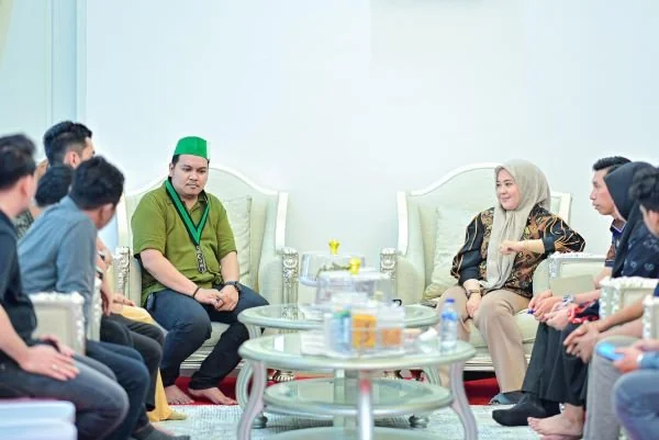 Wagub Sulsel Fatmawati Rusdi saat menerima Badko HMI Sulsel di Rumah Jabatan Wagub Sulsel (Dok: Ist)