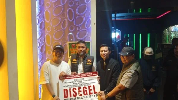 Penyegelan THM oleh Anggota DPRD dan Pemprov Sulsel, (Dok: Sinta KabarMakassar).
