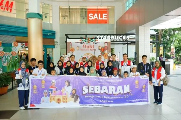 PT Pertamina Patra Niaga Sulawesi Ajak  Anak Yatim dan Dhuafa Belanja Baju Lebaran di Makassar.