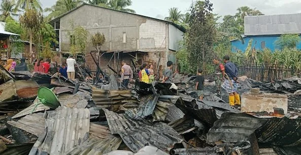 Kondisi rumah warga pasca kebakaran terjadi di Dusun Mattiro Baji, Desa Jenetallasa, Jeneponto, Sulsel. (ist).