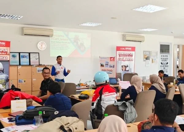 : Pemberian edukasi safety riding bagi karyawan Astra Daihatsu Motor (Dok: Ist)