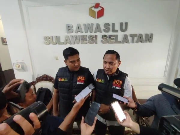 Tim pemeriksaan Sentra Gakkumdu Bawaslu Sulsel (Dok: Atri KabarMakassar).