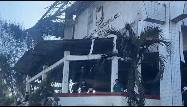 Gedung DPRD Kota Makassar pasca kebakaran, (Dok: Atri Kabar Makassar).
