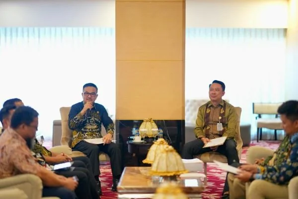 Sekprov Sulsel Jufri rahman melakukan exit meeting bersama BPK Sulsel. (Dok: Ist)