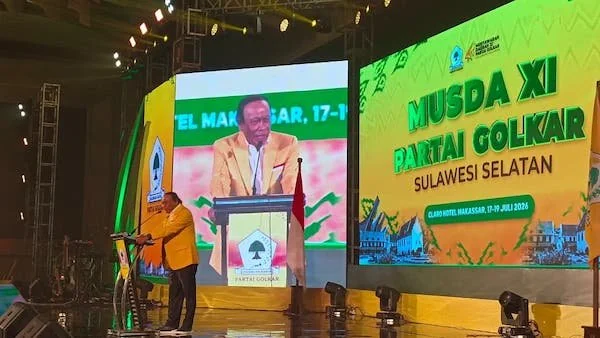 Pelaksana Tugas (Plt) Ketua DPD I Partai Golkar Sulawesi Selatan (Sulsel), Muhidin M Said saat Menyampaikan Evaluasi Delapan (Dok; KabarMakassar).