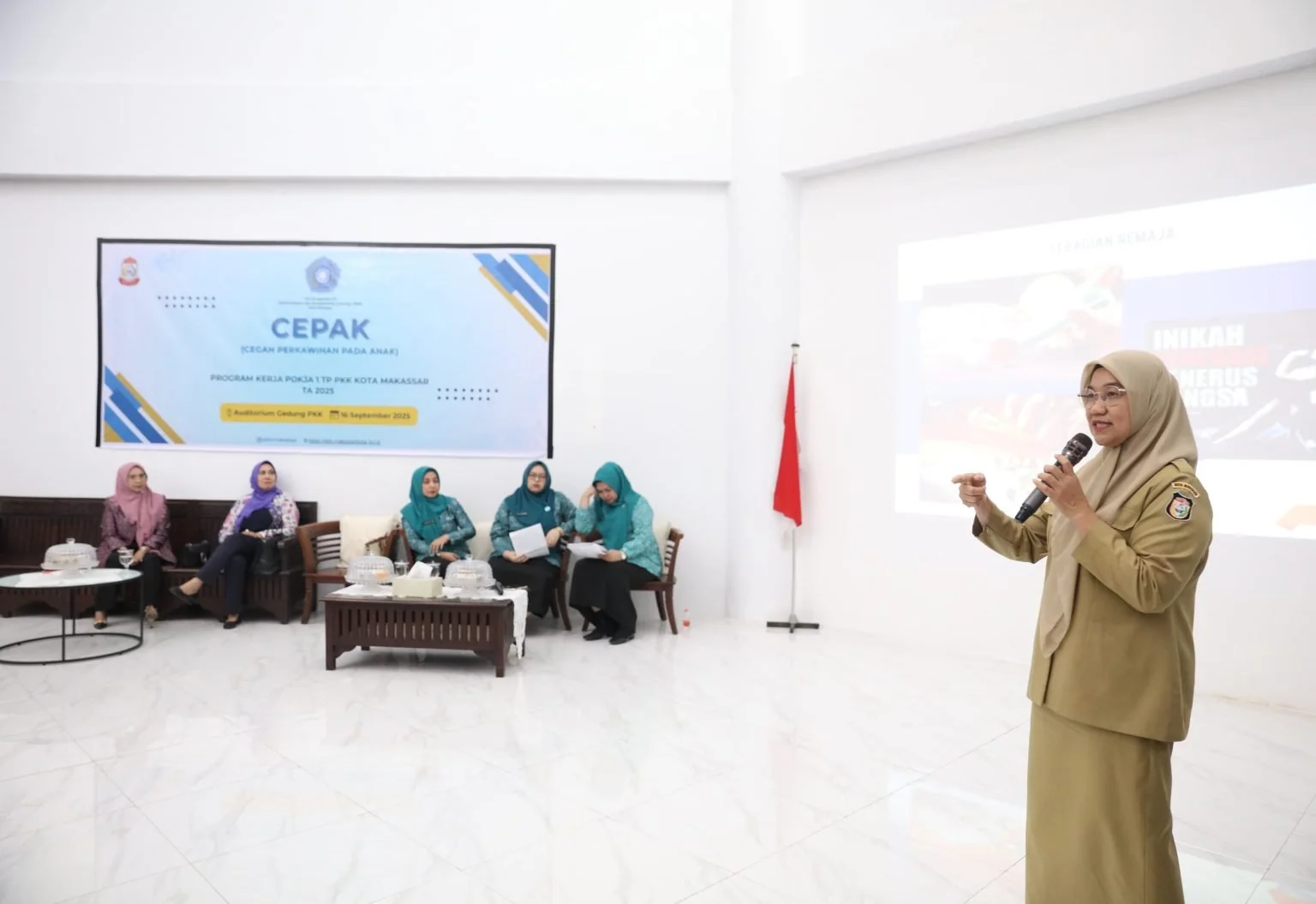 Kepala Dinas Kesehatan Kota Makassar, dr. Nursaidah Sirajuddin, saat menjadi narasumber dalam kegiatan sosialisasi Cegah Perkawinan Anak yang digelar TP PKK Kota Makassar. (Foto:ist)