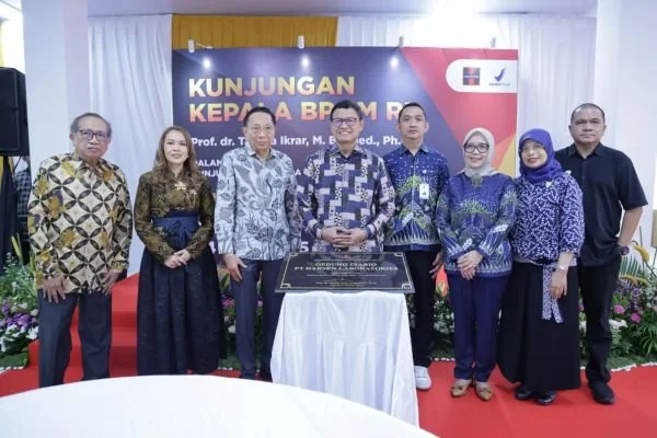 Kepala Badan Pengawas Obat dan Makanan Republik Indonesia (BPOM RI), Prof. Taruna Ikrar meresmikan edung INABIO milik PT Harsen Laboratories (Dok : Ist).