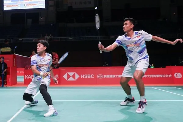 Ganda putra Indonesia Leo Rolly Carnando/Bagas Maulana saat berlaga di babak 32 besar Kumamoto Masters 2024, Selasa (12/11/2024). (ANTARA/HO/PP PBSI)