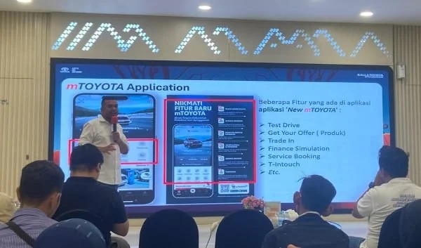 General Manager Marketing Kalla Toyota Suliadin saat memaparkan terkait dengan aplikasi new mToyota (Dok: Nofi KabarMakassar)