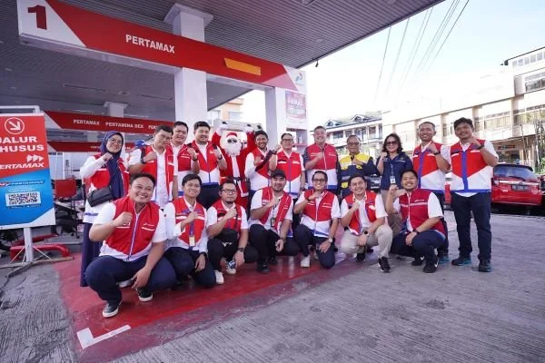 Pertamina Sulawesi Hadirkan Santa Claus di SPBU Manado. (Dok: Ist)