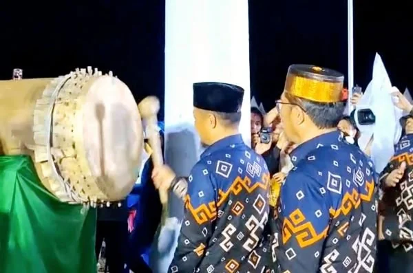 Gubernur Sulawesi Selatan, Andi Sudirman Sulaiman saat membuka kegiatan Seleksi Tilawatil Qur'an dan Hadits (STQH) ke-23 tahun 2025 (Dok : Ist).