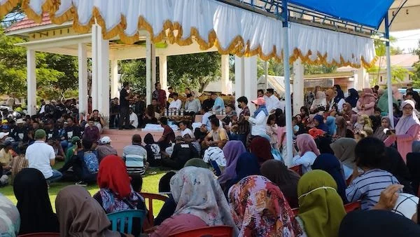Pengukuhan sekaligus pengambilan sumpah saat disaksikan langsung Calon Bupati, H. Muhammad Sarif dan Wakil Bupati Moch. Noer Alim Qalby. (Foto/ullah).