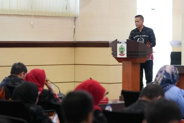 Pj Gubernur Sulsel, Prof Fadjry Djufry di Kantor Gubernur Sulsel (Dok: Ist)