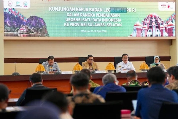 Sekprov Sulsel Jufri Rahman menerima kunjungan kerja Baleg DPR RI di Kantor Gubernur Sulsel (dok. Ist)