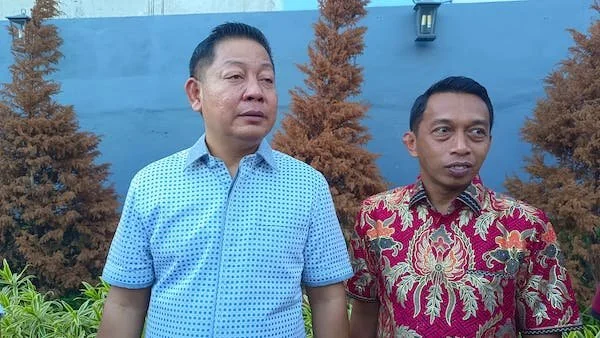 Anggota Komisi III DPR RI, Dapil Sulsel III Rusdi Masse Mappasessu (Kemeja Biru), (Dok: Sinta Kabar Makassar).