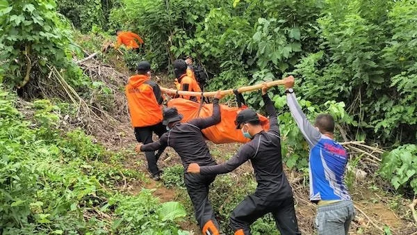 Evakuasi mayat korban Nasrullah Lansia yang jatuh di dalam jurang sejauh 450 meter(dok:ist)