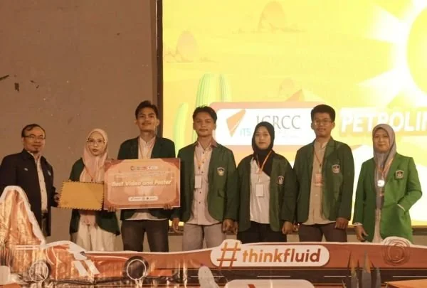 Lima mahasiswa UMI yang tergabung dalam tim Petroline, yaitu Mutiara Dwi Puspitasari, Dimas Rosikhul Fikri, Andi Tenri Awaru dan Kabri (Teknik Kimia FTI UMI) serta Khaeril Ahyar (Teknik Mesin FT UMI). (Dok: Ist)
