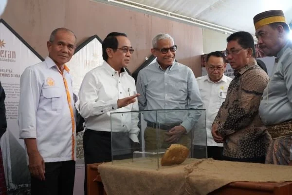 Rektor Universitas Hasanuddin, Prof. Jamaluddin Jompa menghadiri pameran bertajuk “Pameran Jalur Rempah Jalan Budaya” yang  berlangsung di Lapangan Panahan, Kampus Unhas (Dok : Ist).