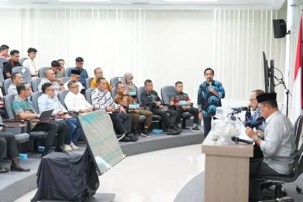 Gubernur Sulbar saat memimpin rapat bersama OPD. Dok. Ist