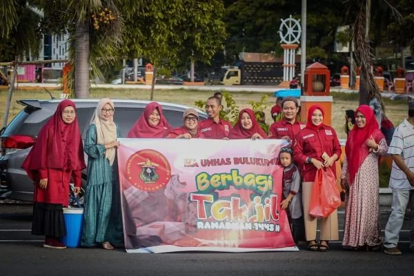 Pengurus Ikatan Alumni (IKA) Universitas Hasanuddin (Unhas) Kabupaten Bulukumba menjadikan momentum Ramadan 1445 hijriah ini untuk berbagi kebaikan.