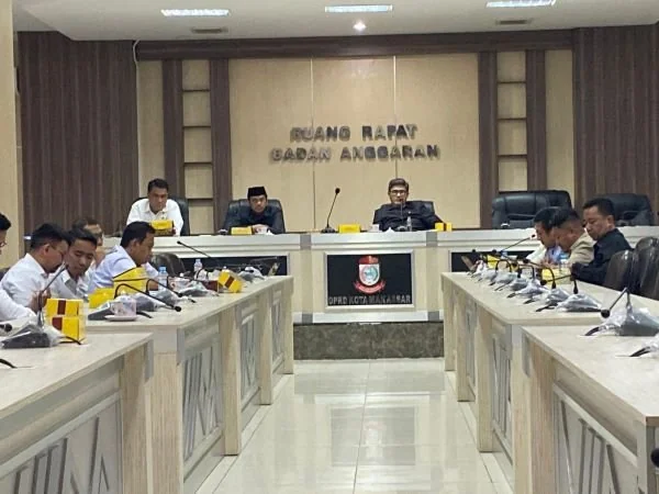 Anggota DPRD Makassar saat menggelar rapat, di ruang rapat badan anggaran Kantor DPRD Makassar (Dok: Atri KabarMakassar)
