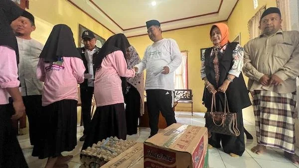 Pj Gubernur saat mengunjungi Panti Asuhan (dok:Ist)