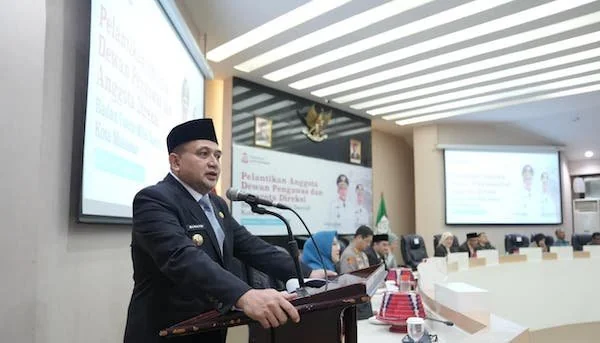 Wali Kota Makassar, Munafri Arifuddin saat Memberikan Sambutan usai Melantik Dewas dan Direksi Perusda, (Dok: Ist).
