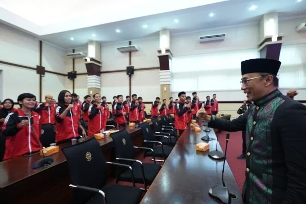 Pj Gubernur Sulsel, Prof Zudan Arif Fakrulloh saat melepas kontingen Sulsel (Dok: Ist).