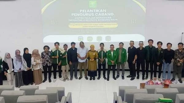 Foto bersama usai pelantikan Pengurus Cabang IPMIL Raya Bandung Raya di Gedung Multimedia Bandung Techno Park, Minggu (9/6).