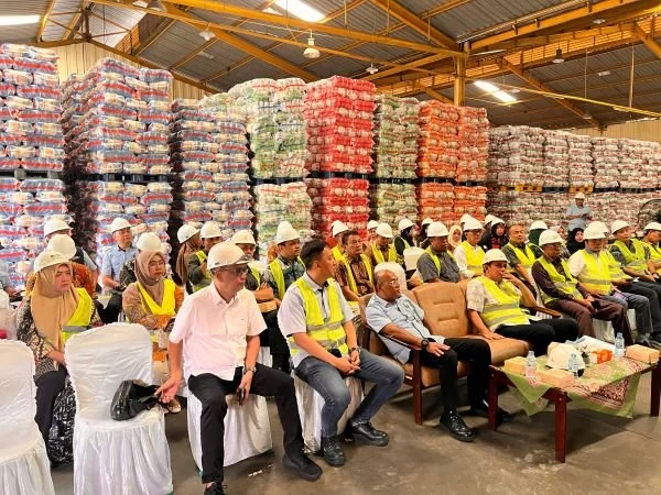 Badan Pembentukan Peraturan Daerah DPRD Provinsi Sulawesi Selatan melakukan kunjungan kerja ke PT. Food Station Tjipinang Jaya (Perseroda).